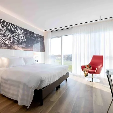 Life Hotel 4*