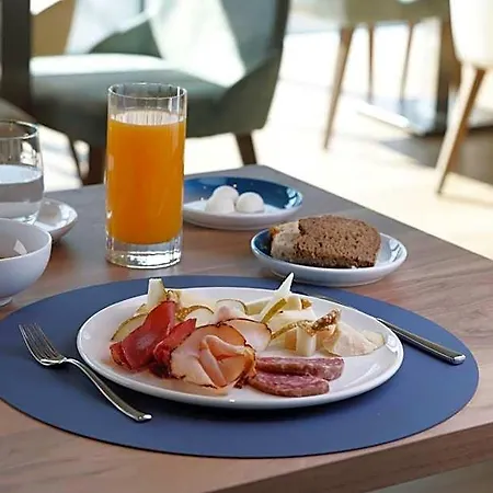 Life Hotell 4*